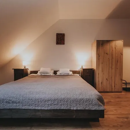 Sady Blotnica Dom Goscinny Prusy (Lower Silesia)